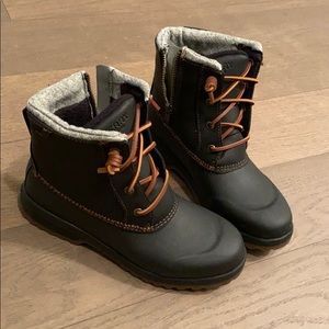 Brand new Sperry snow-boots size 6
